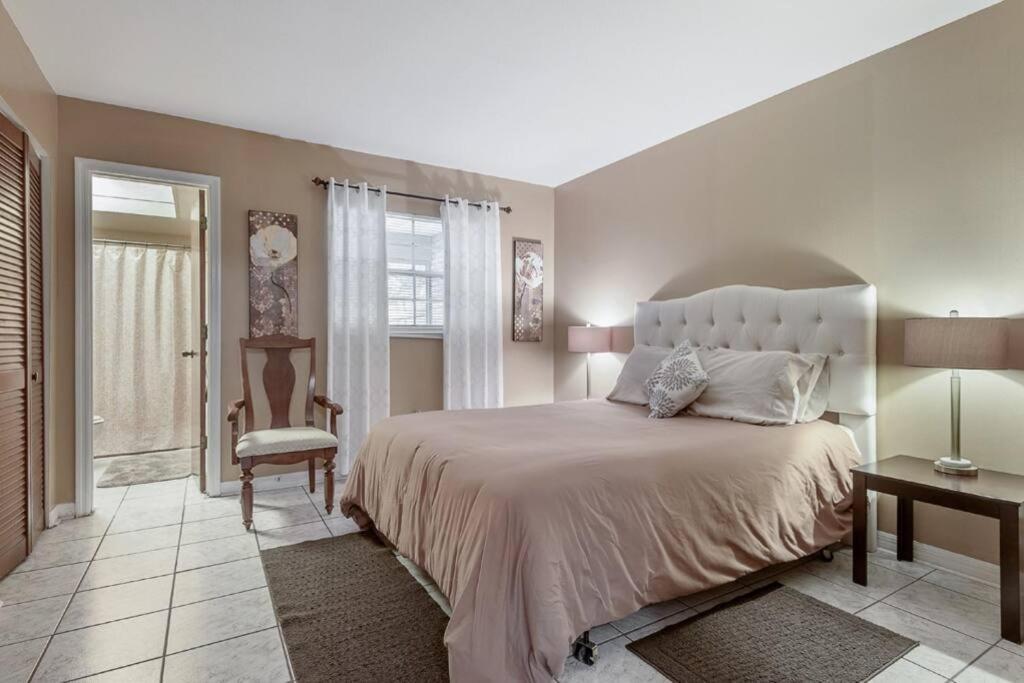 Glendale Getaway Prime Location Apartment