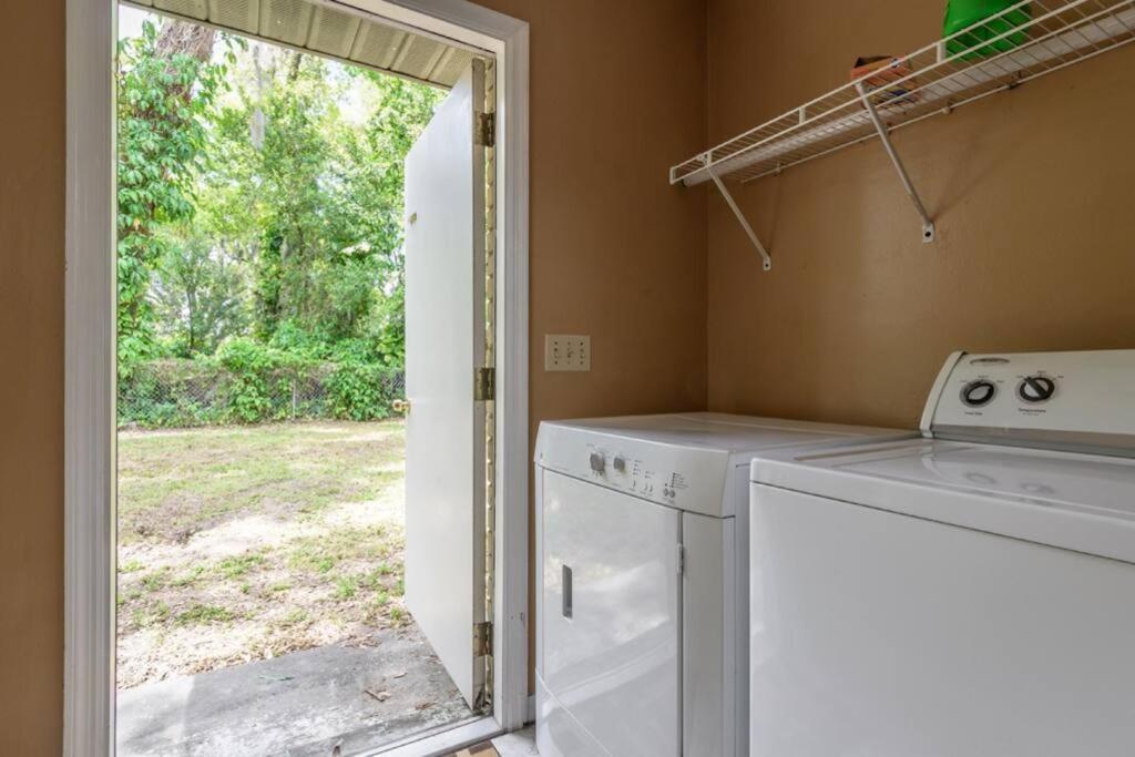 Glendale Getaway Prime Location Apartment *